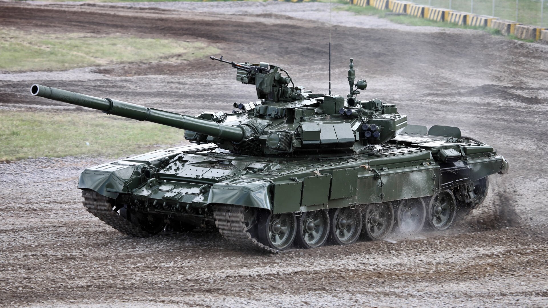 王楚钦霸气扣杀引全场欢呼，王楚钦水平