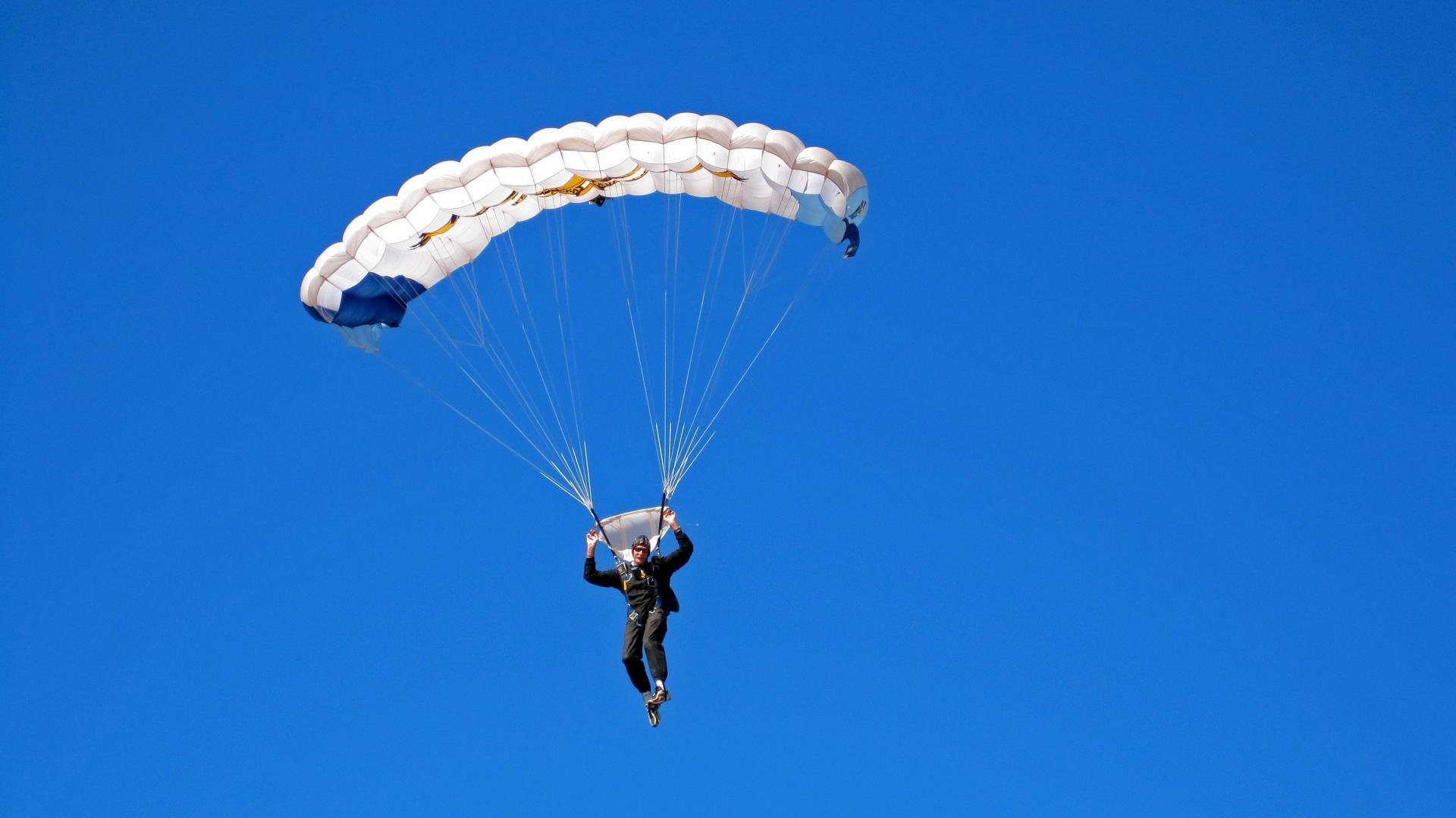 爱游戏大厅-青少年篮球“阳光行动”在江苏全面推进，扩大基层覆盖，青少年阳光体育运动联赛